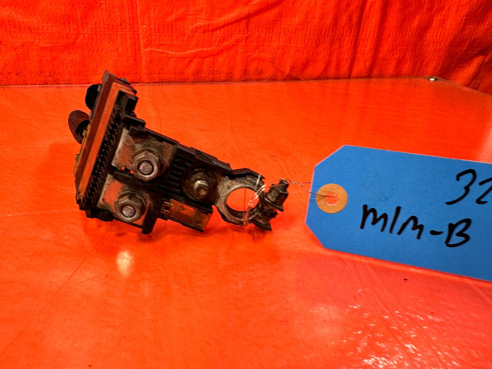 08 15 INFINITI G37 & Q60   FUSE LINK THAT CONNECTS TO THE BATTERY   OEM #3202