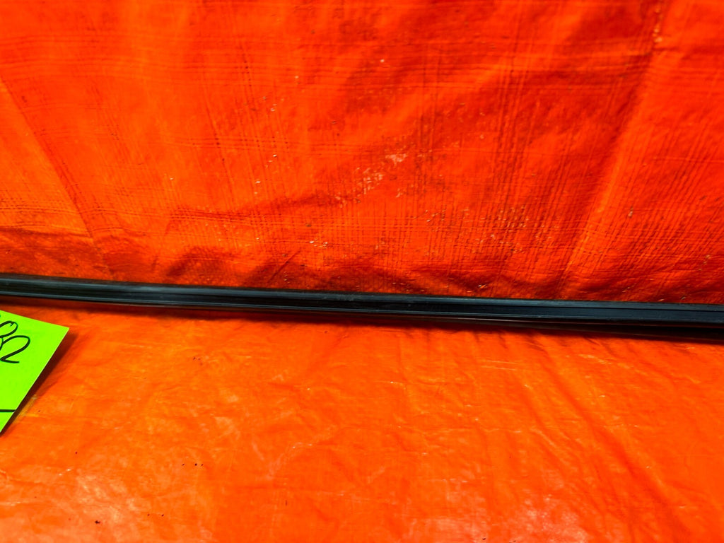 06 11 CIVIC 4D SEDAN   DRIVER LEFT FRONT WEATHER STRIP RUN CHANNEL OEM #2826