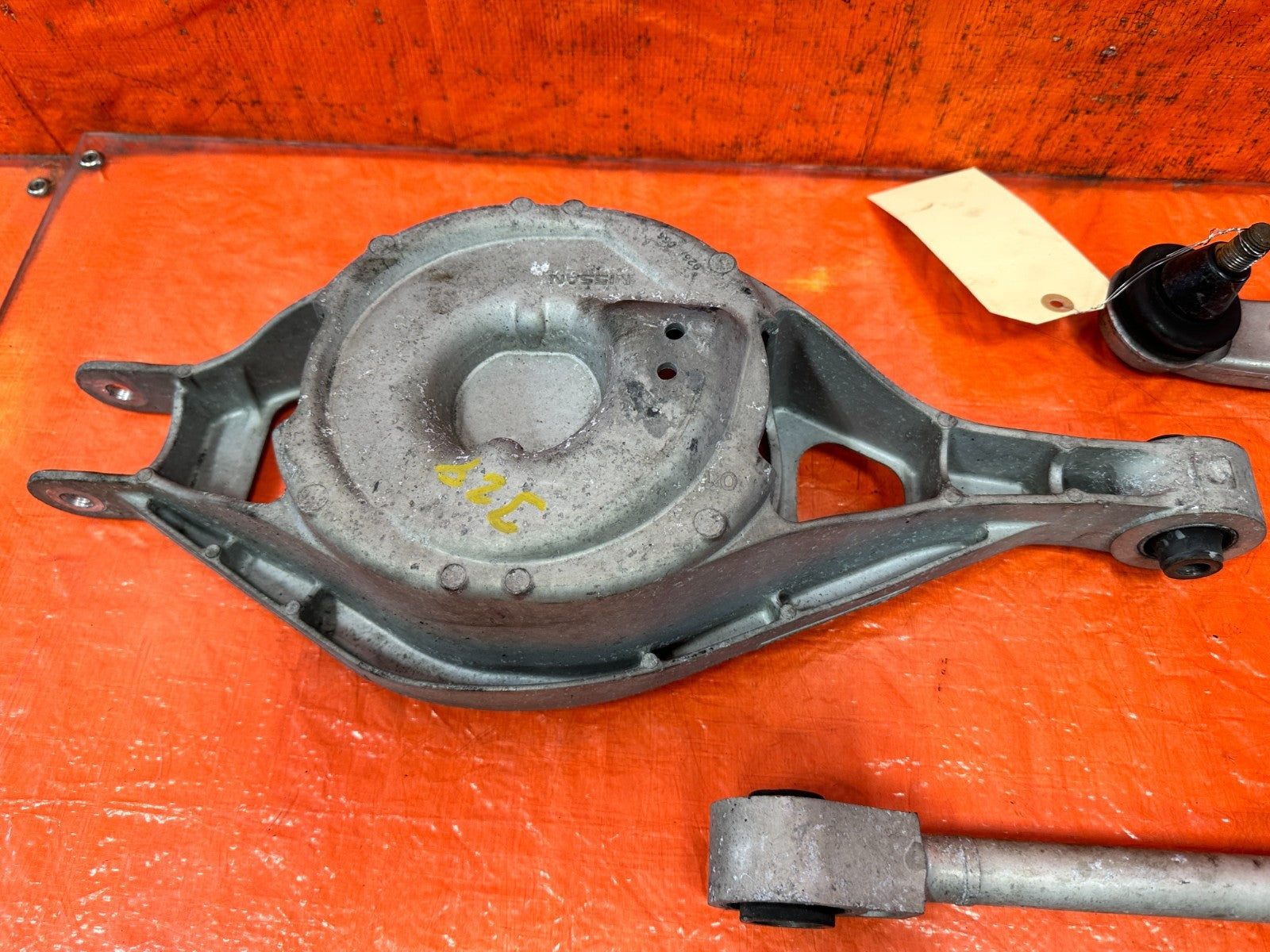 08 13 INFINITI   G37 RIGHT REAR CONTROL ARMS   SET OF 4   OEM FACOTRY OE 32810
