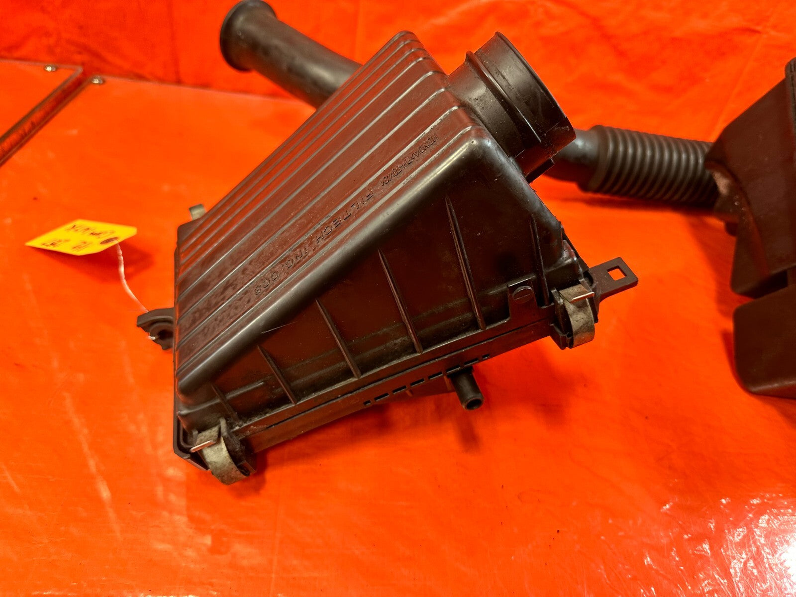96 00 HONDA CIVIC   NON VTEC D16Y7 FACTORY INTAKE SYSTEM AIR BOX W/ ALL ARMS OEM12