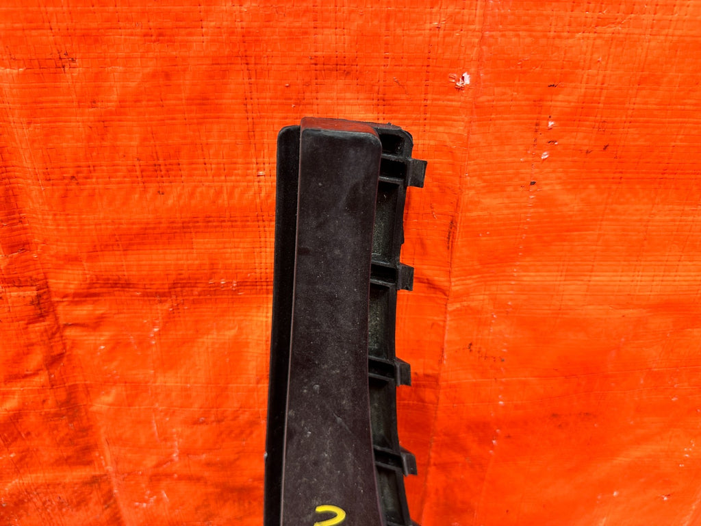 10 16 HYUNDAI GENESIS COUPE   RIGHT REAR BUMPER BRACKET RETAINER CLIP OEM #3021