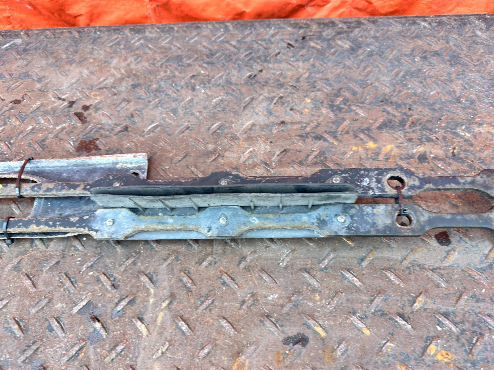 02 10 LEXUS SC430 LEFT AND RIGHT REAR SUB FRAME BRACE EXTENSION BRACKETS OEM 2883