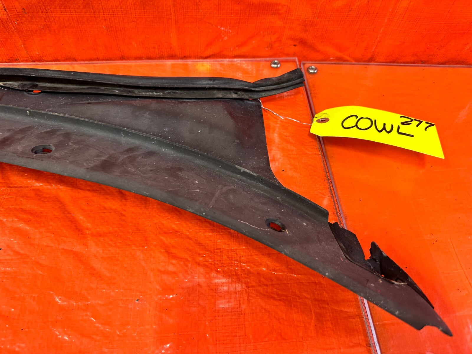 88 91 HONDA CRX & CIVIC HATCH   WINDSHIELD WIPER COWL TRIM PLASTIC   OEM #2772
