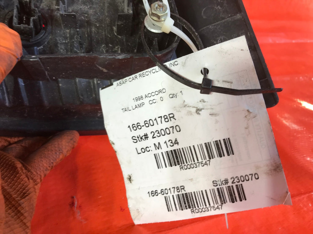 OEM 1998 98 HONDA ACCORD SEDAN PASSENGER RIGHT OUTER TAIL LIGHT LAMP R RH 4 DOOR6