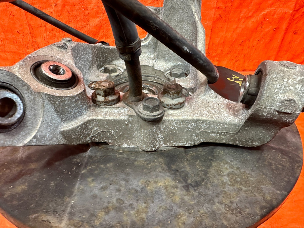 08 15 INFINITI G37 & Q60   SPORT ONLY   RIGHT REAR SPINDLE KNUCKLE HUB OEM #32814