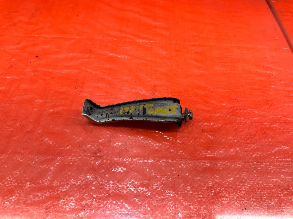 95 98 HONDA ODYSSEY   LEFT OR RIGHT   FENDER STIFFENER BRACKET RETAINER OEM 1930