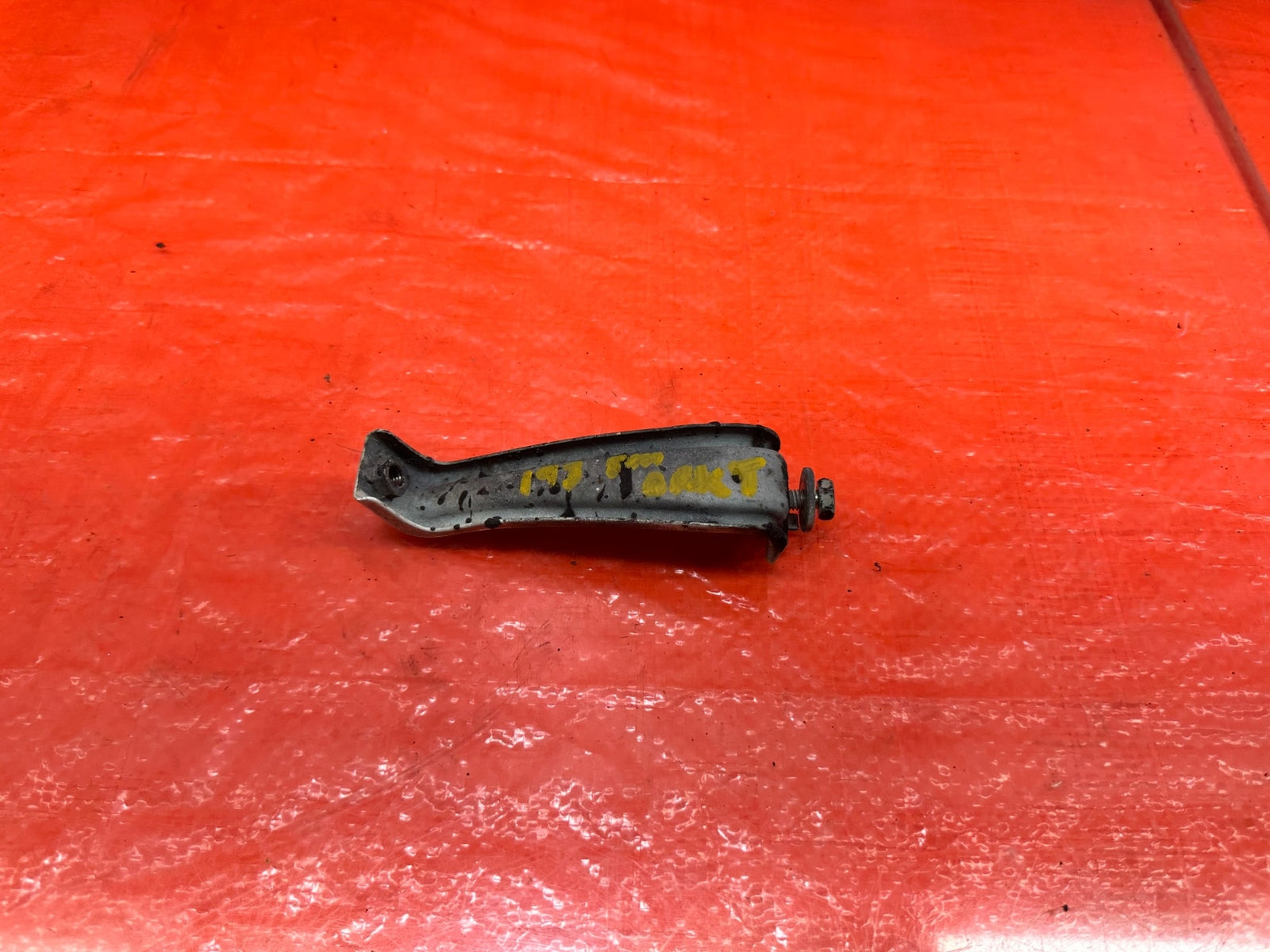 95 98 HONDA ODYSSEY   LEFT OR RIGHT   FENDER STIFFENER BRACKET RETAINER OEM 1930