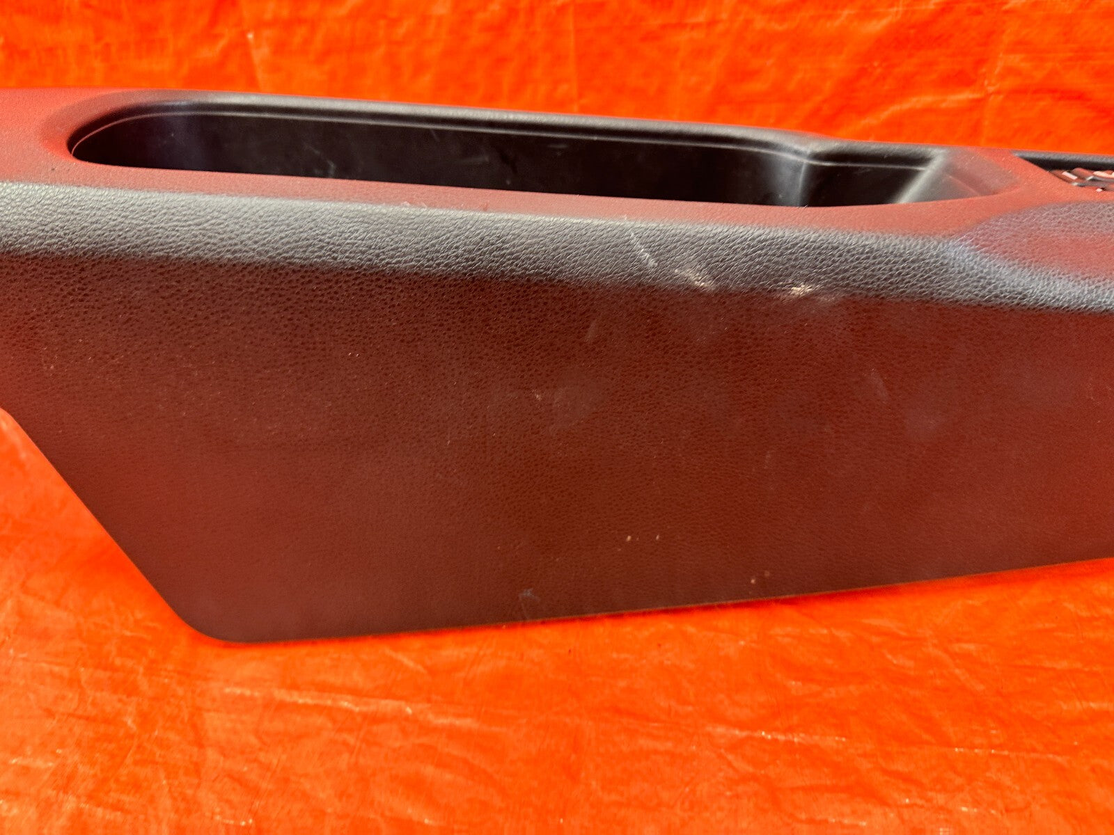 13 20 SUBARU BRZ   ARM REST / CENTER CONSOLE STORAGE COMPARTMENT   OEM #29210