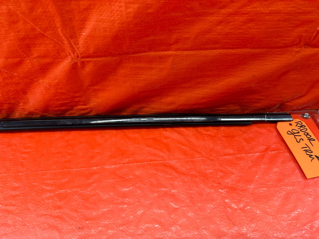 14 20 INFINITI Q50   PASSENGER RIGHT REAR EXTERIOR WINDOW GLASS TRIM   OEM #2156