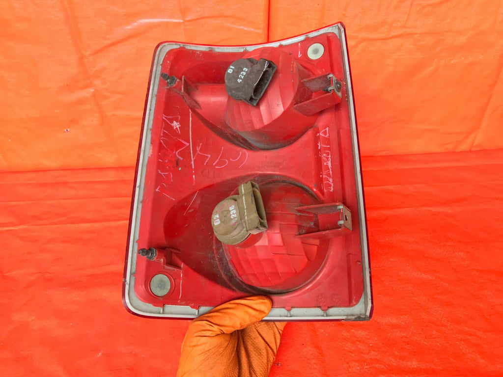 OEM 2008 2009 2010 DODGE DAKOTA PASSENGER RIGHT TAIL LIGHT LAMP 09 10 550776045