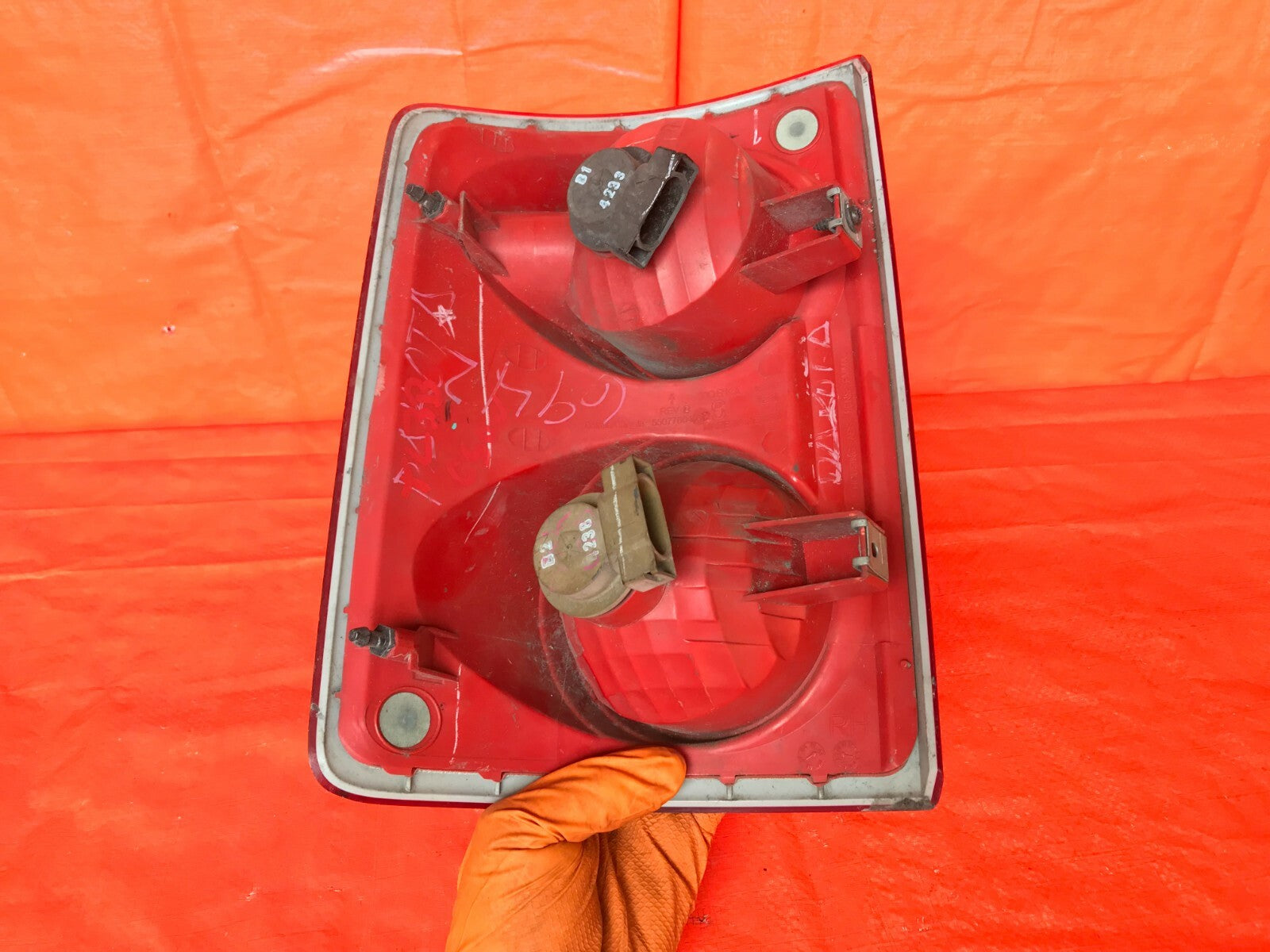 OEM 2008 2009 2010 DODGE DAKOTA PASSENGER RIGHT TAIL LIGHT LAMP 09 10 550776045