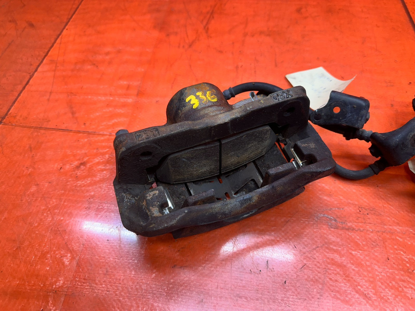 97 01 HONDA PRELUDE 2.2L FRONT LEFT RIGHT BRAKE CALIPERS PADS SET OEM #33611