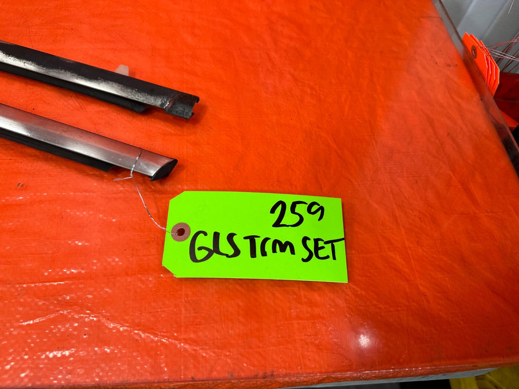 97 01 HONDA PRELUDE   EXTERIOR DOOR WINDOW GLASS TRIM SET LEFT RIGHT   OEM #2594