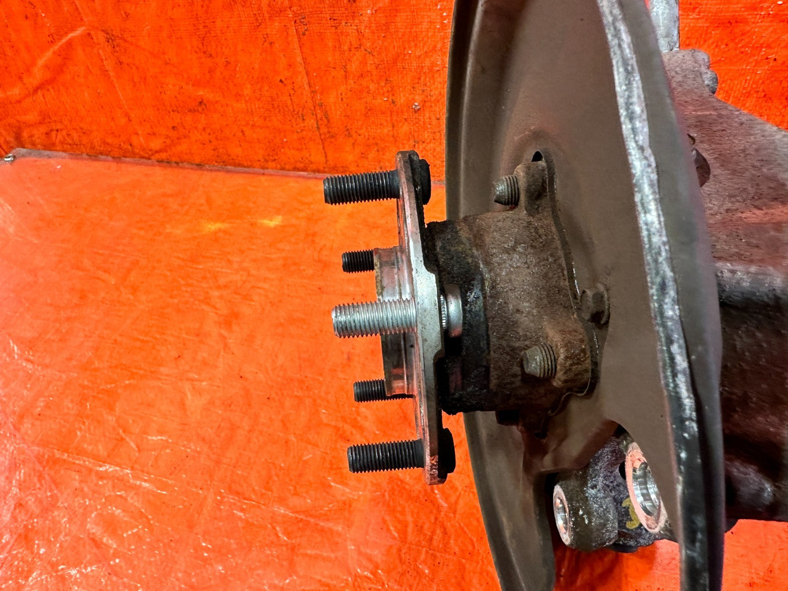 09 14 ACURA TSX   PASSENGER RIGHT REAR   SPINDLE KNUCKLE HUB W/ ARMS   OEM #305 6