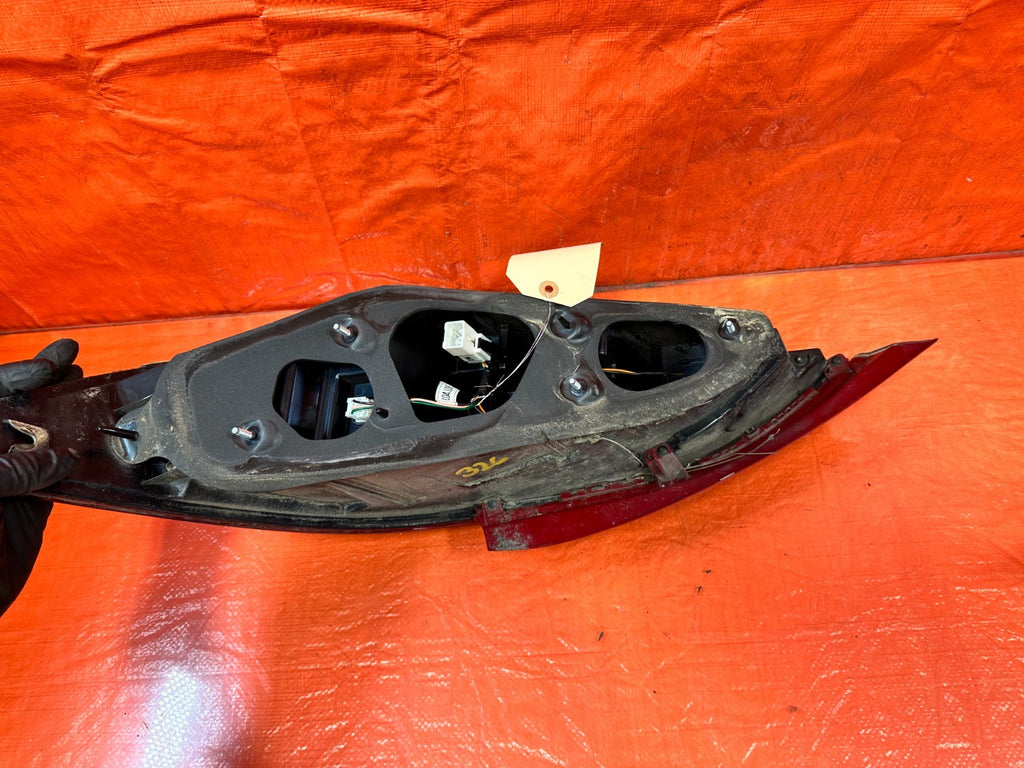 13 16 HYUNDAI GENESIS COUPE   DRIVER LEFT TAIL LIGHT LAMP   OEM FACTORY #3266