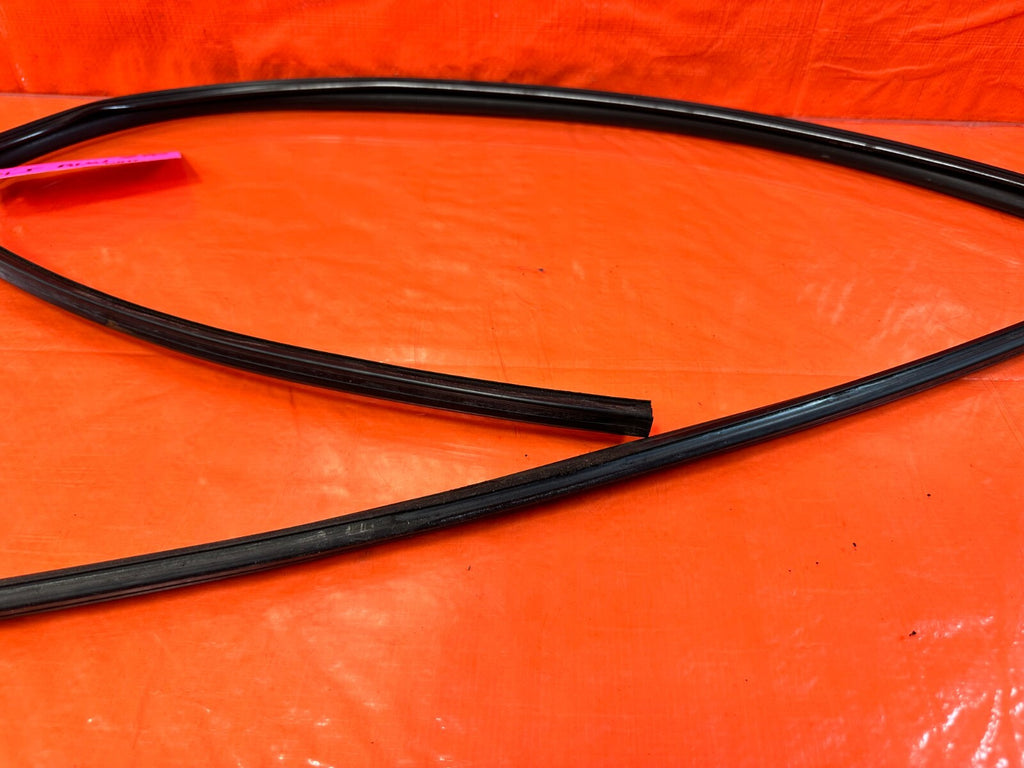 06 11 CIVIC 4D SEDAN   DRIVER LEFT FRONT WEATHER STRIP RUN CHANNEL OEM #2705