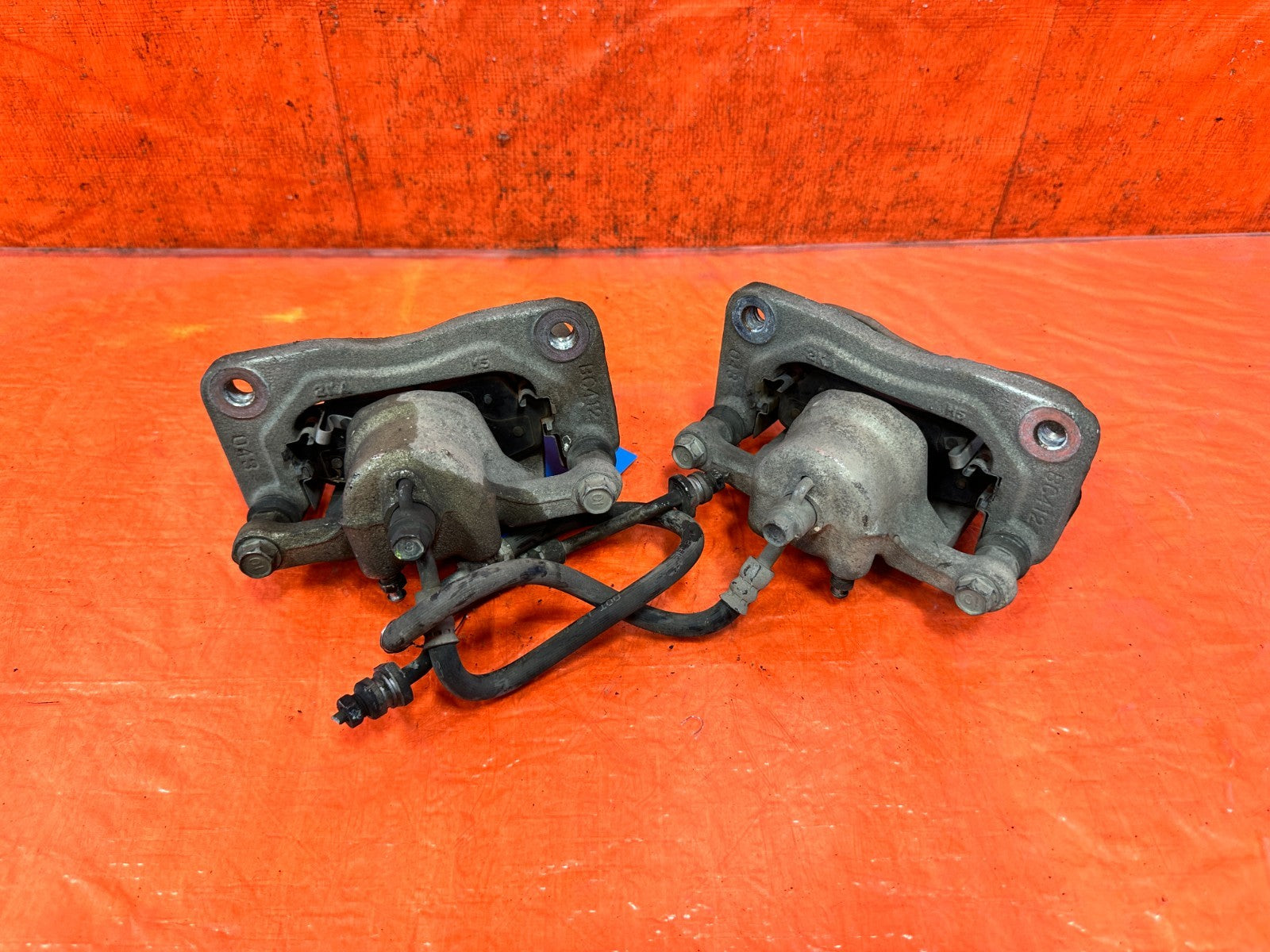 12 14 HYUNDAI GENESIS COUPE BK2 2.0L LEFT AND RIGHT REAR BRAKE CALIPERS OEM 3254