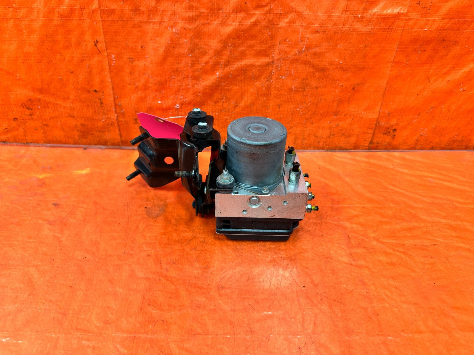 09 15 INFINITI G37 CONVERTIBLE   ABS PUMP ANTI SKID LOCK ACTUATOR VSA MODULATOR2