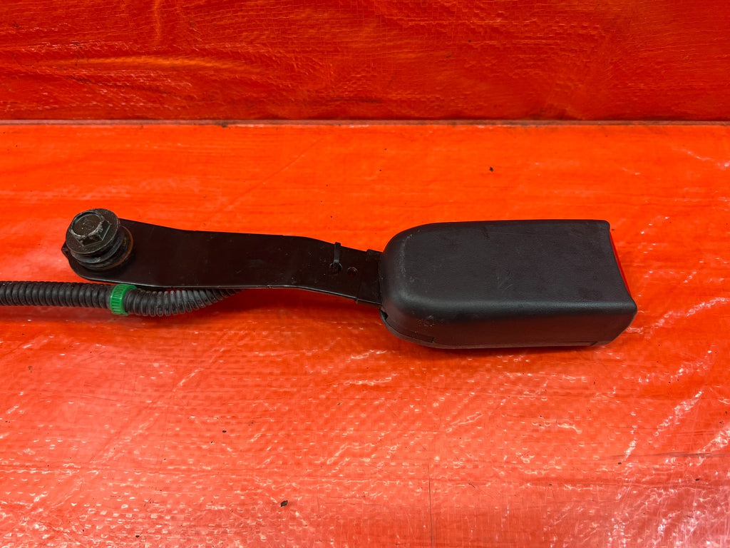 04 05 ACURA TSX   PASSENGER RIGHT   FRONT   SEAT BELT CLIP BUCKLE   OEM #2096