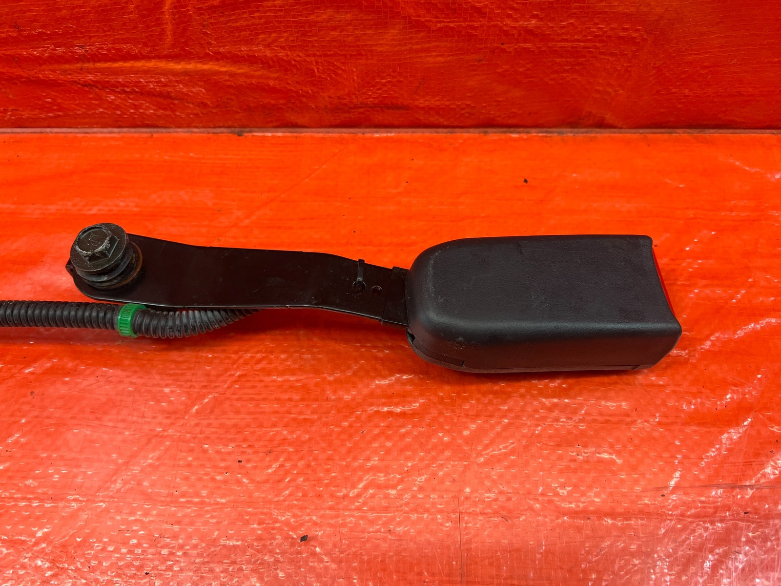 04 05 ACURA TSX   PASSENGER RIGHT   FRONT   SEAT BELT CLIP BUCKLE   OEM #2096