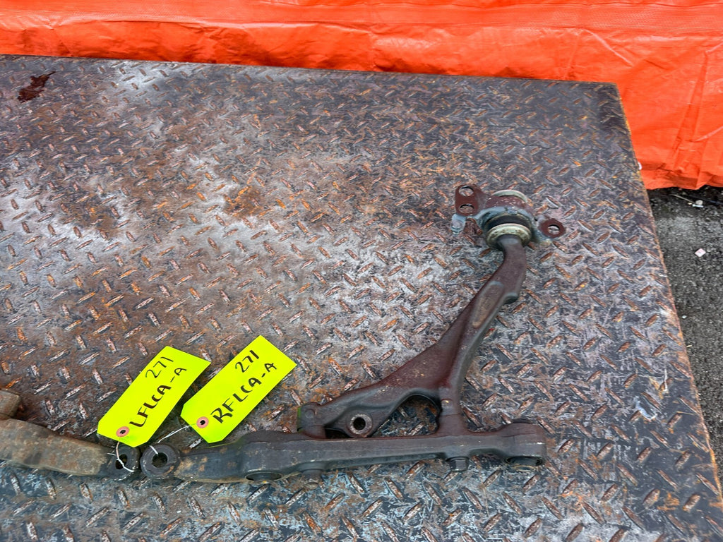 93 97 HONDA DEL SOL   LEFT AND RIGHT FRONT LOWER CONTROL ARMS   CORE USE ONLY1
