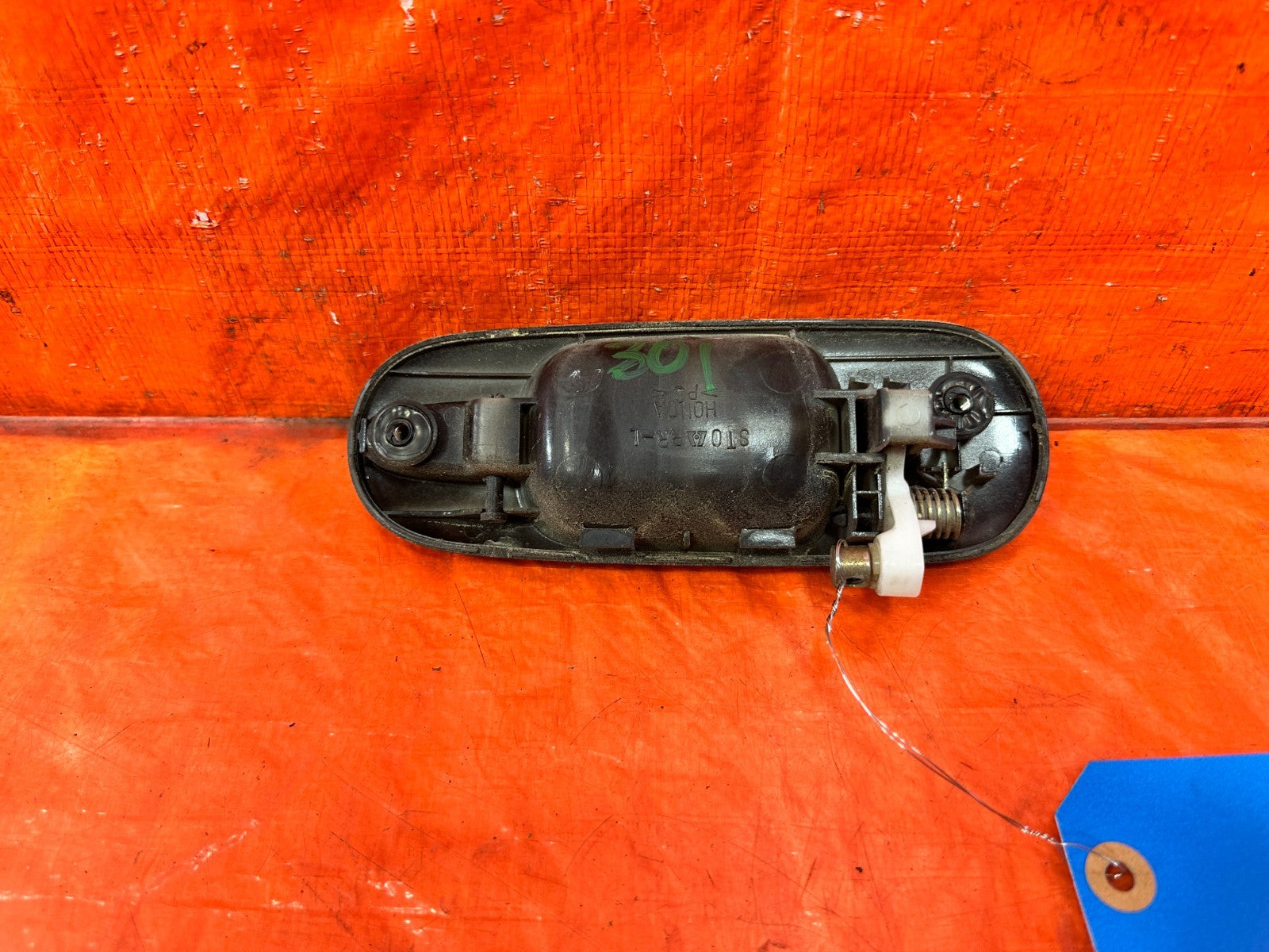 97 01 HONDA CR V CRV   EXTERIOR DOOR HANDLE   DRIVER LEFT REAR SIDE OEM 3012