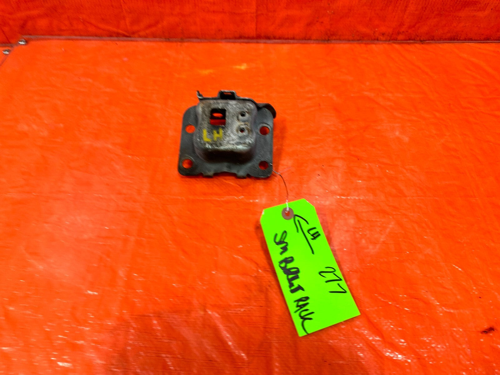 88 89 HONDA CRX   LEFT FRONT   RE BAR CRASH BAR BEAM   MOUNTING BRACKET OEM 2771