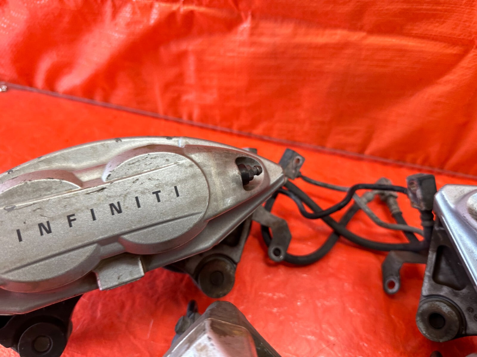 08 15 INFINITI G37 & Q60 SPORT   AKEBONO   BRAKE CALIPERS LEFT & RIGHT   OEM 18820