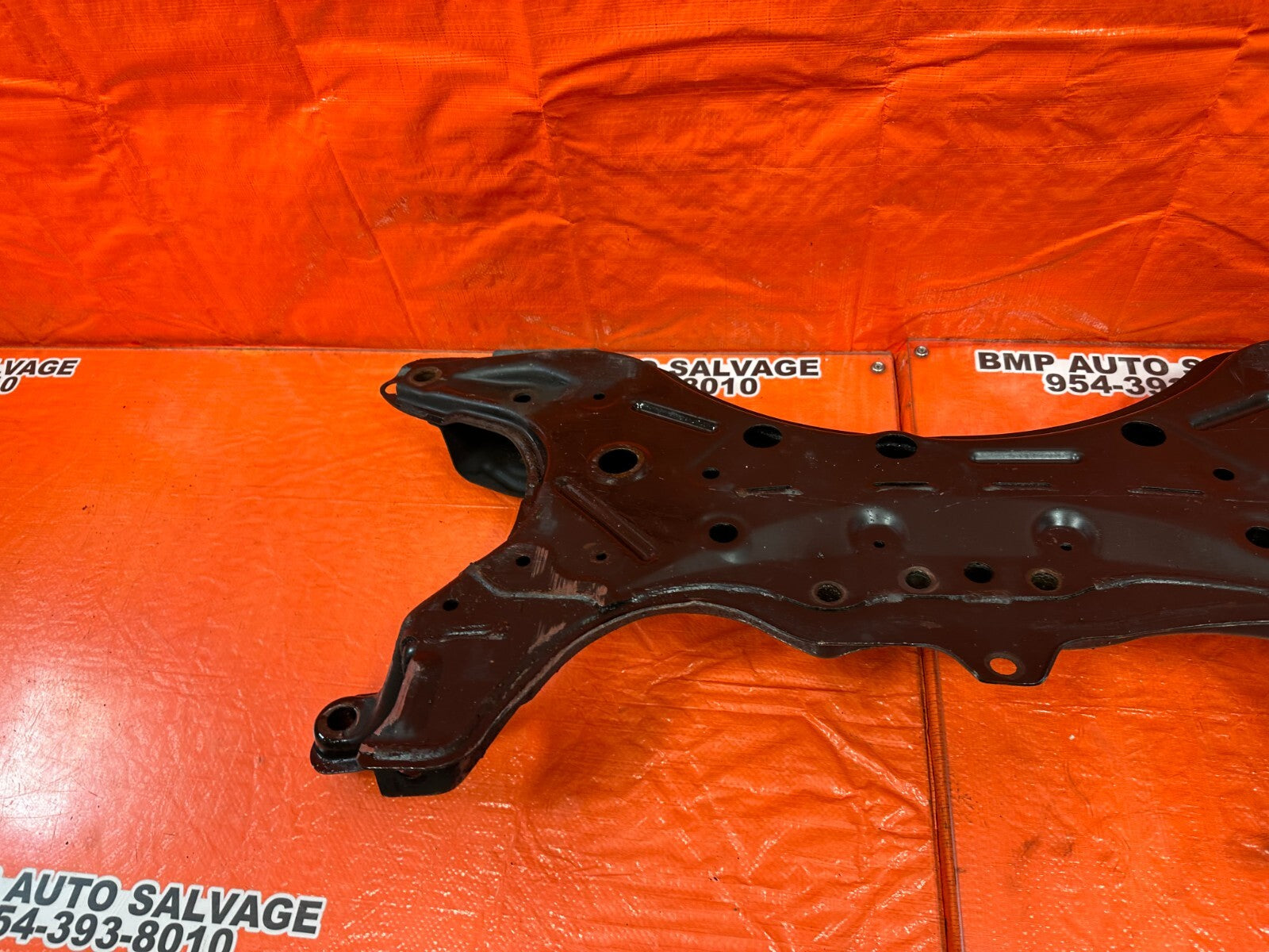 00 05 TOYOTA CELICA   FRONT SUBFRAME CROSSMEMBER K FRAME ENGINE CRADLE   OEM 25012