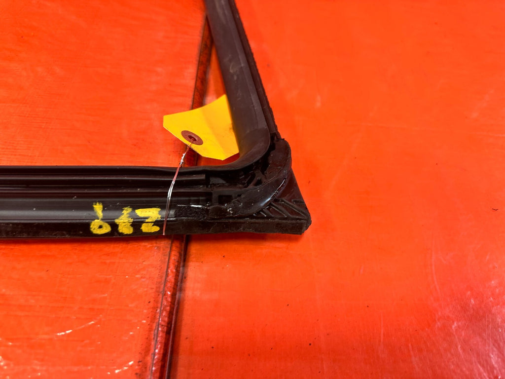 17 20 INFINITI Q60   DRIVER LEFT UPPER DOOR TO CHASSIS WEATHER STRIP SEAL OEM 8913