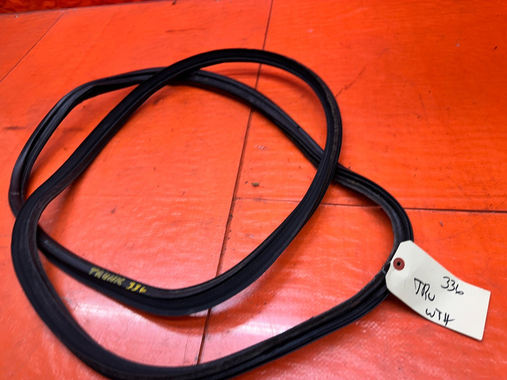 97 01 HONDA PRELUDE 2.2L REAR TRUNK DECKLID WEATHER STRIP RUBBER SEAL OEM #3366