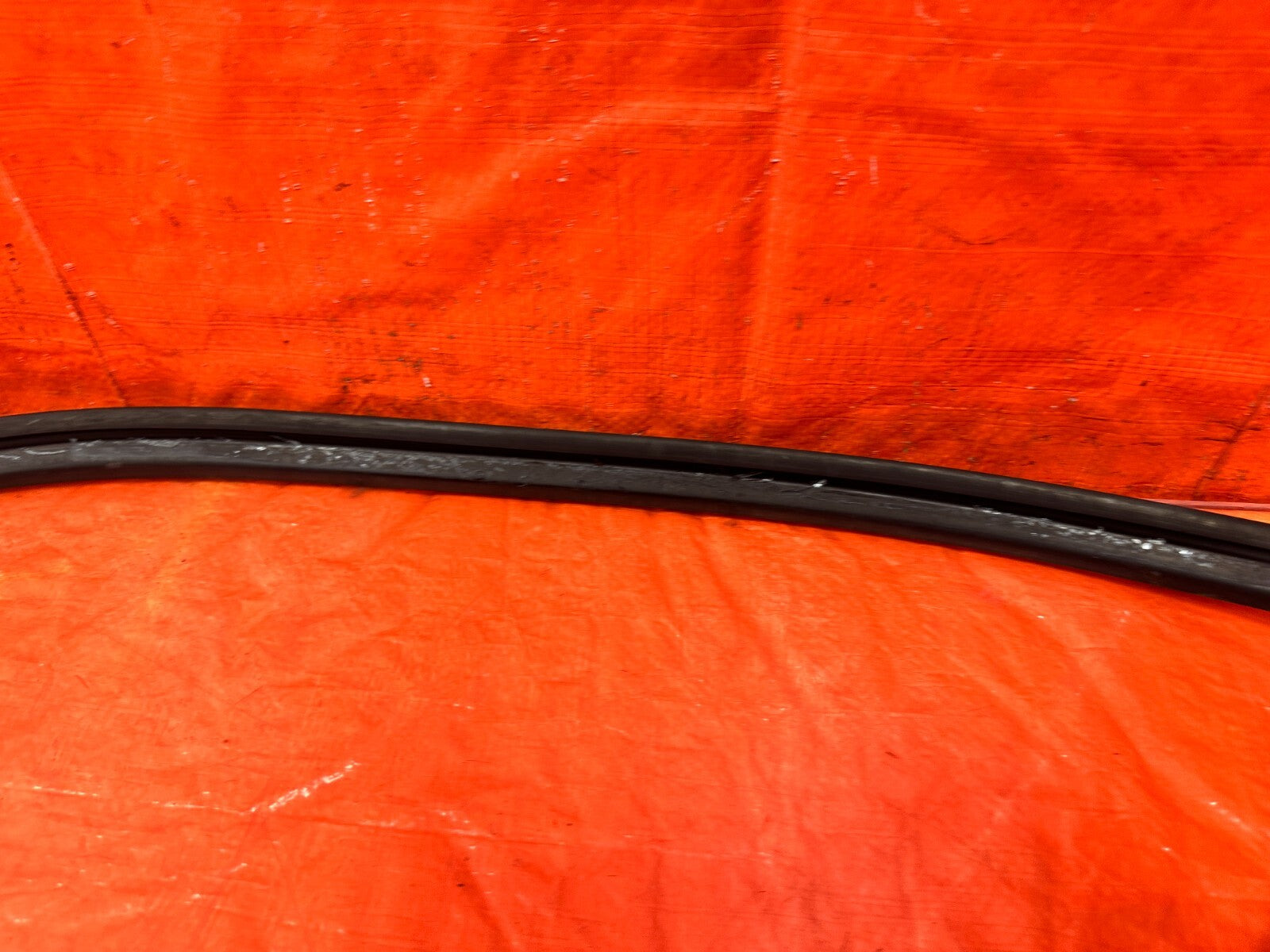 96 00 HONDA CIVIC   SEDAN   PASSENGER RIGHT REAR DOOR WINDOW RUN CHANNEL   2972