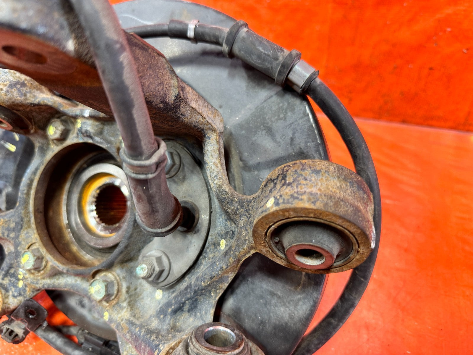 10 16 HYUNDAI GENESIS COUPE   DRIVER LEFT REAR SPINDLE KNUCKLE HUB OEM #3257
