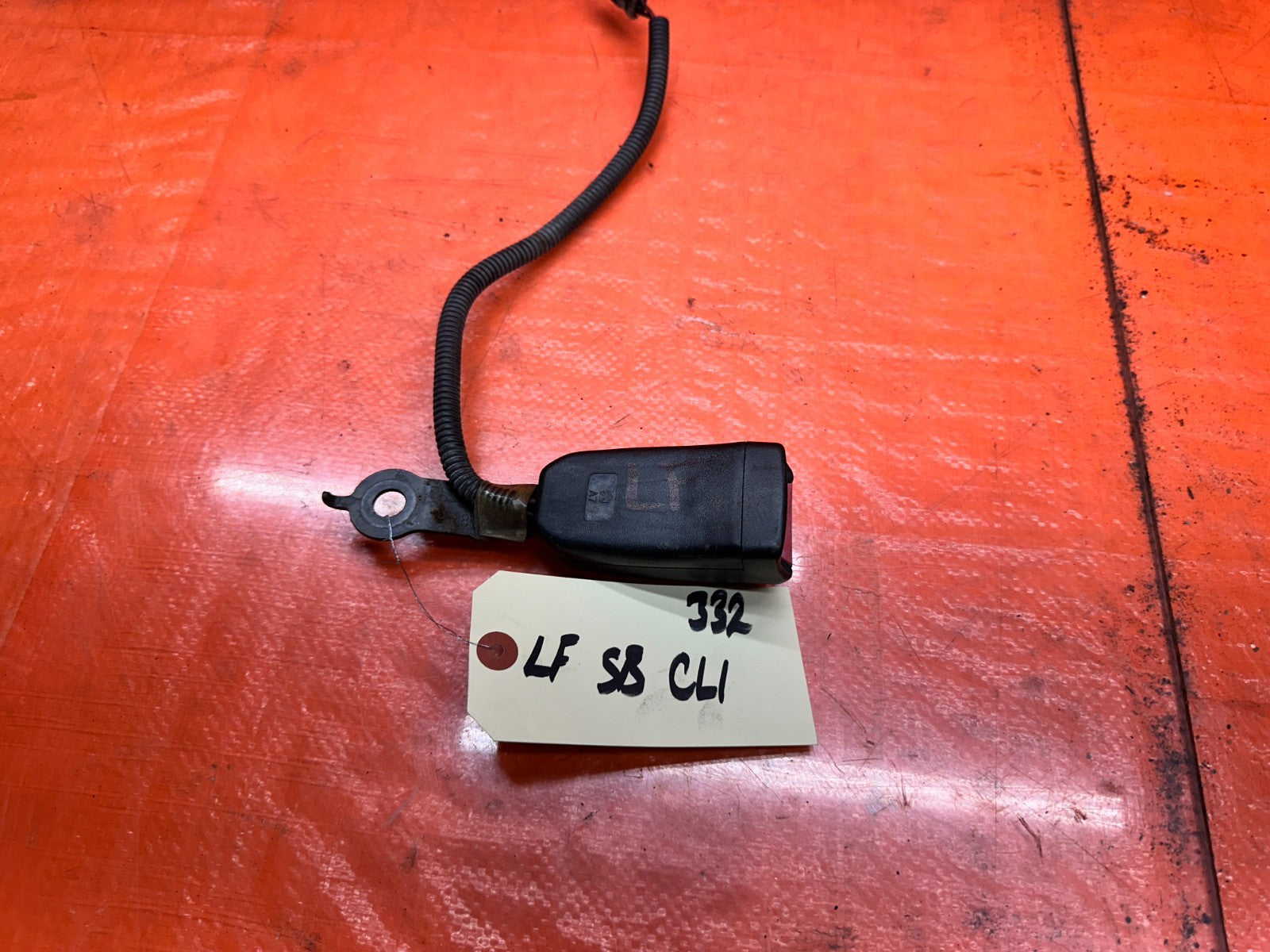 92 96 HONDA PRELUDE LEFT DRIVER SEAT BELT BUCKLE CLIP OEM #3325