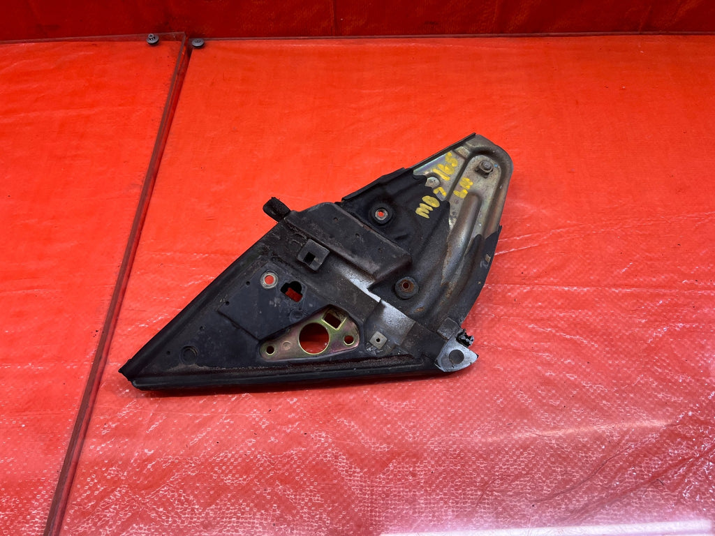94 01 ACURA INTEGRA SEDAN   PASSENGER RIGHT DOOR SASH HOLDER   OEM #1656