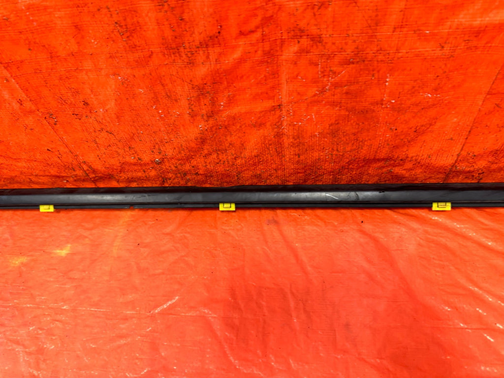 10 16 HYUNDAI GENESIS COUPE   PASSENGER RIGHT EXTERIOR WINDOW GLASS TRIM OEM 3263