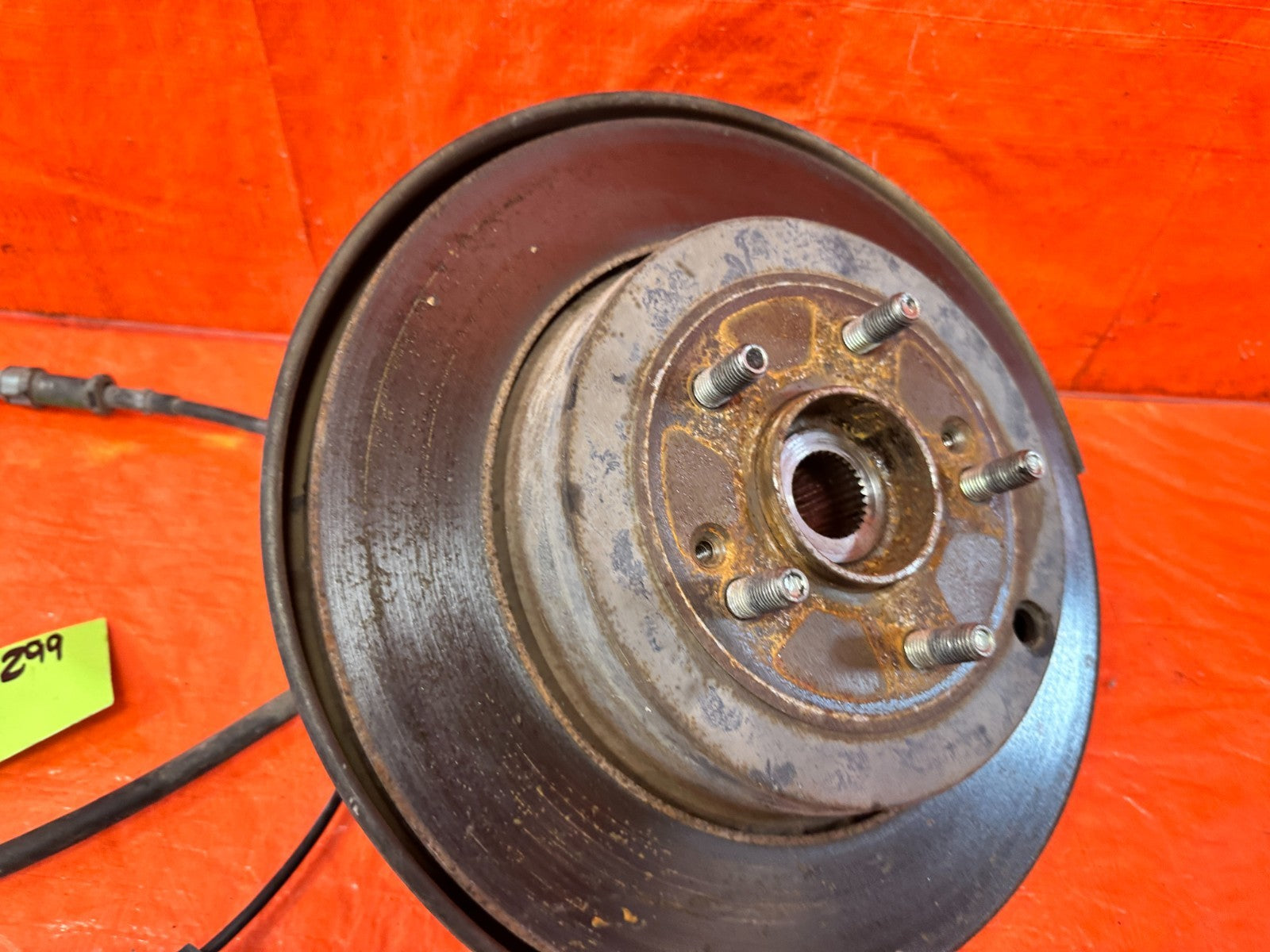 10 16 HYUNDAI GENESIS COUPE   PASSENGER RIGHT REAR SPINDLE KNUCKLE HUB OEM #2994