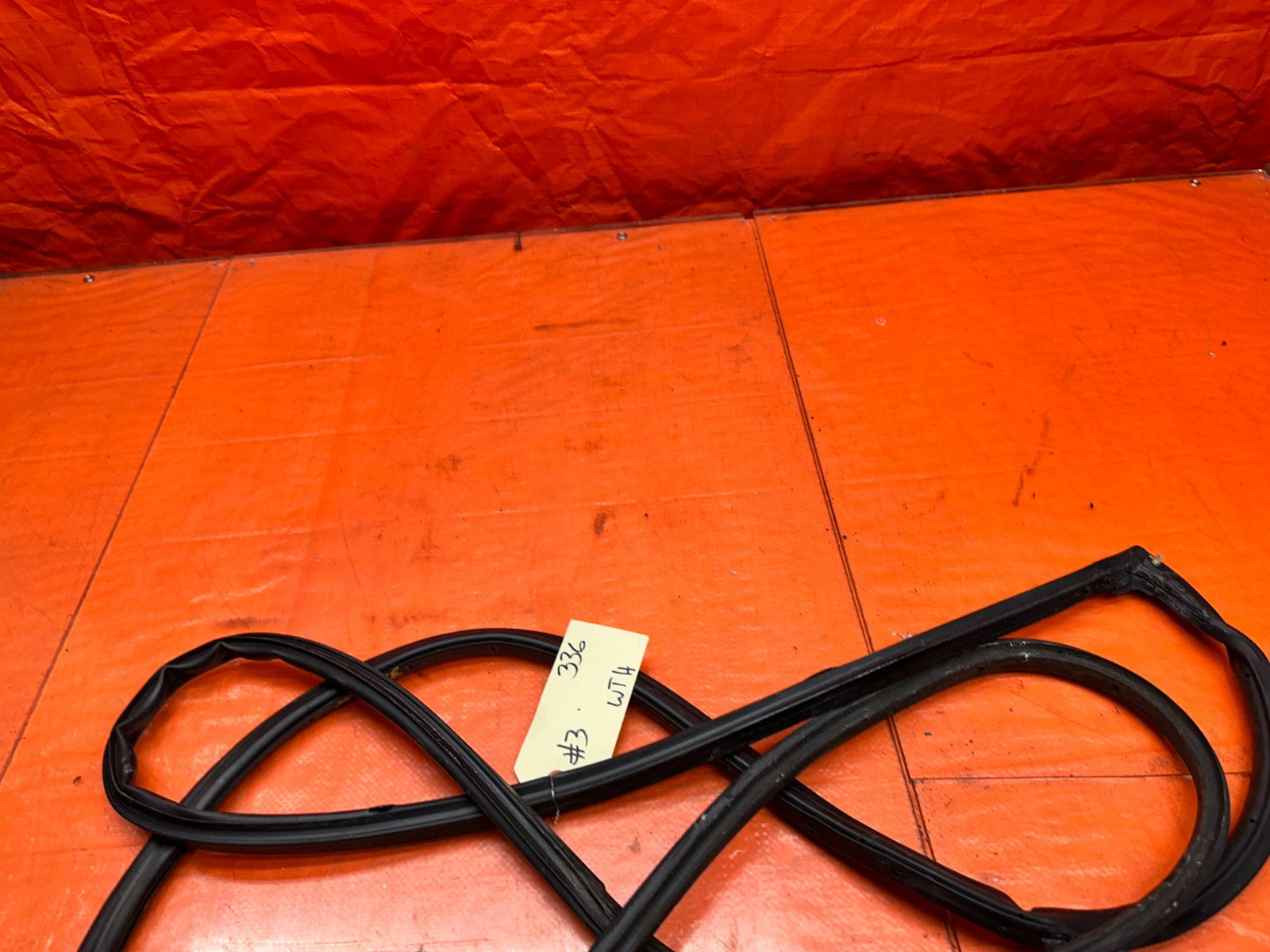 97 01 HONDA PRELUDE 2.2L DRIVER LEFT DOOR MOUNTED RUBBER WEATHER STRIP #3366