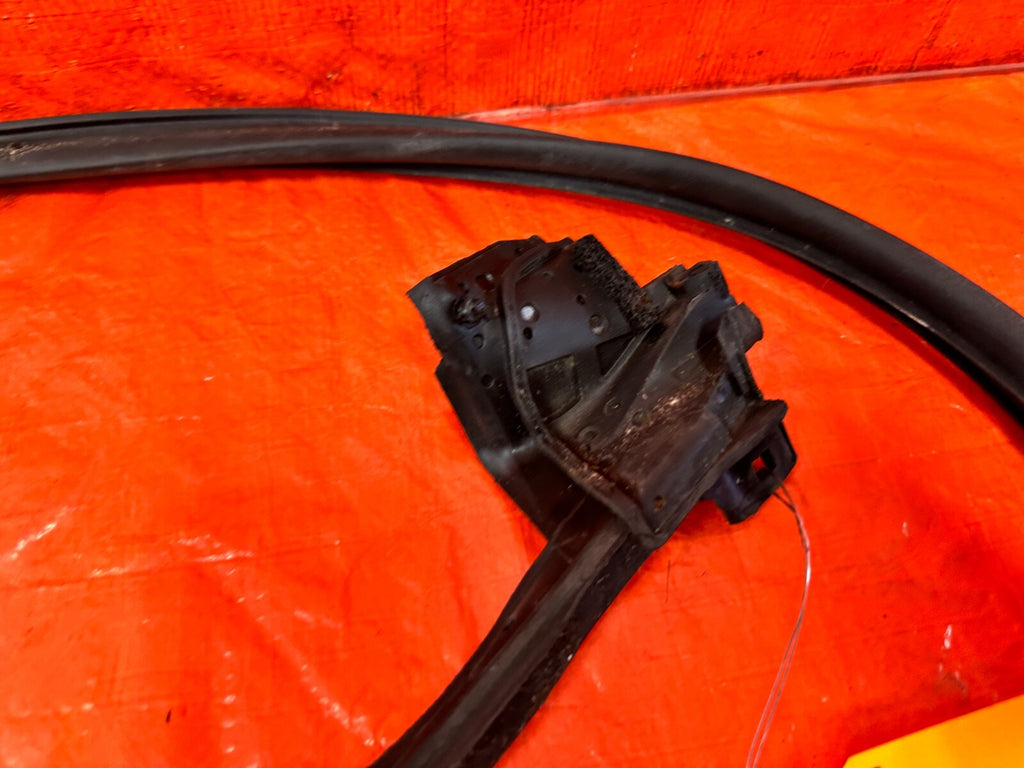 FRS BRZ & 86   DRIVER LEFT   LOWER DOOR MOUNTED WEATHER STRIP RUBBER GASKET 2939