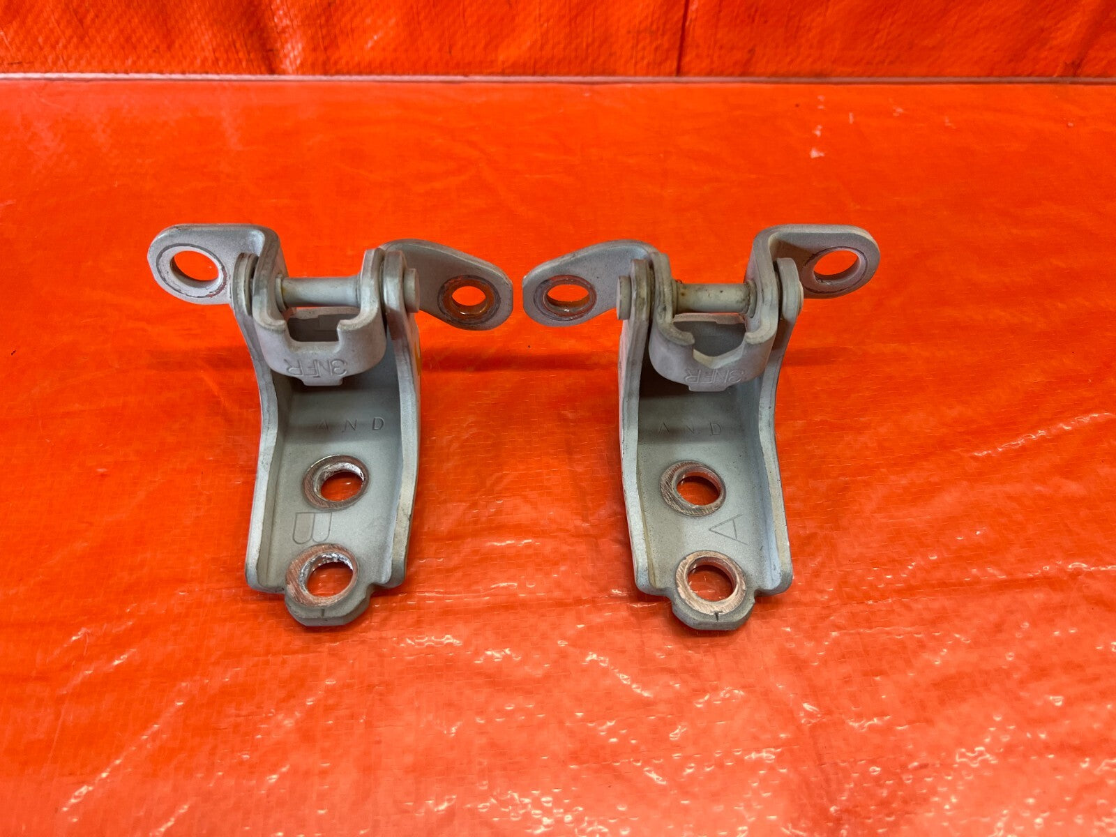 02 06 ACURA RSX   PASSENGER RIGHT FRONT DOOR HINGE SET UPPER LOWER   OEM #1335