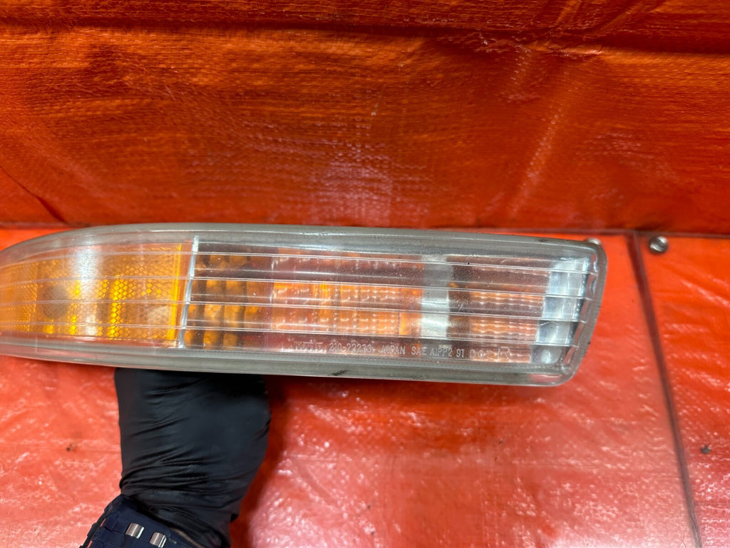 94 97 ACURA INTEGRA PASSENGER RIGHT BUMPER TURN SIGNAL CORNER LIGHT   OEM #2262
