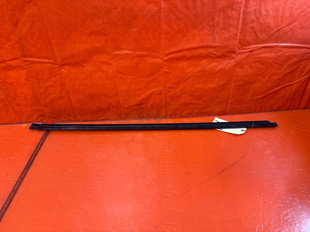 08 15 INFINITI G37 COUPE &   DRIVER LEFT EXTERIOR WINDOW GLASS TRIM OEM 3287