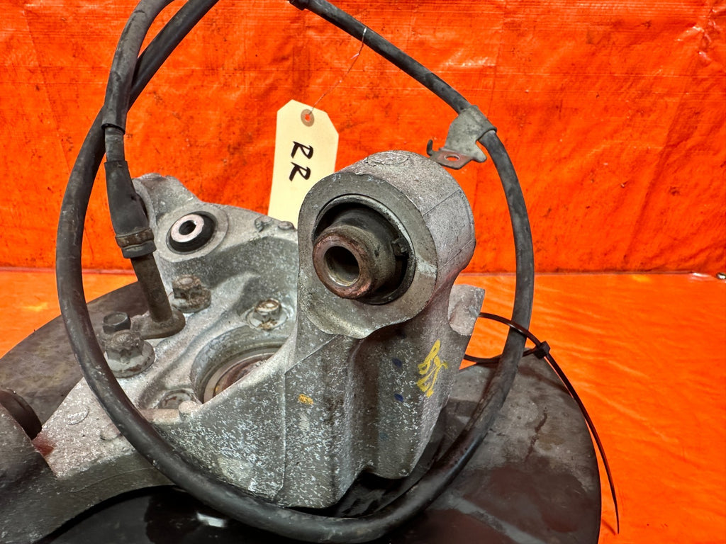 08 15 INFINITI G37 & Q60   SPORT ONLY   RIGHT REAR SPINDLE KNUCKLE HUB OEM #32810
