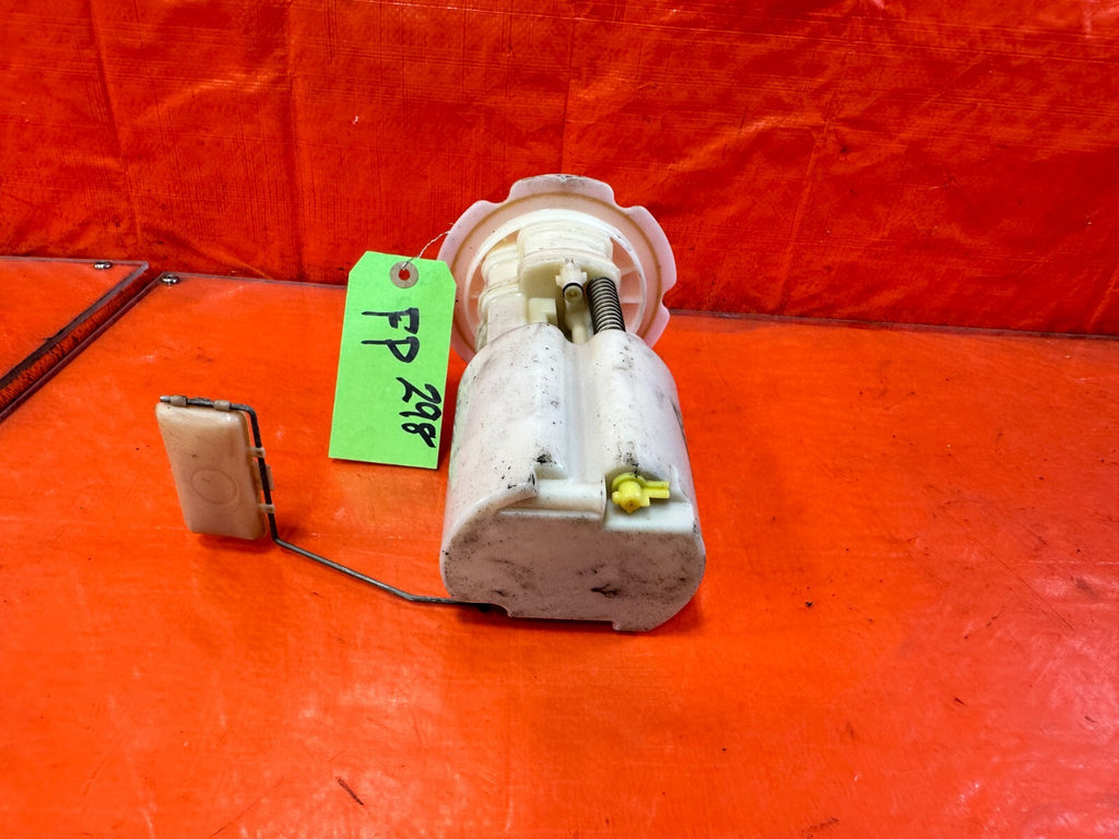 05 07 INFINITI G35 COUPE   GASOLINE GAS FUEL PUMP SENDING UNIT W/ HOUSING OEM 983