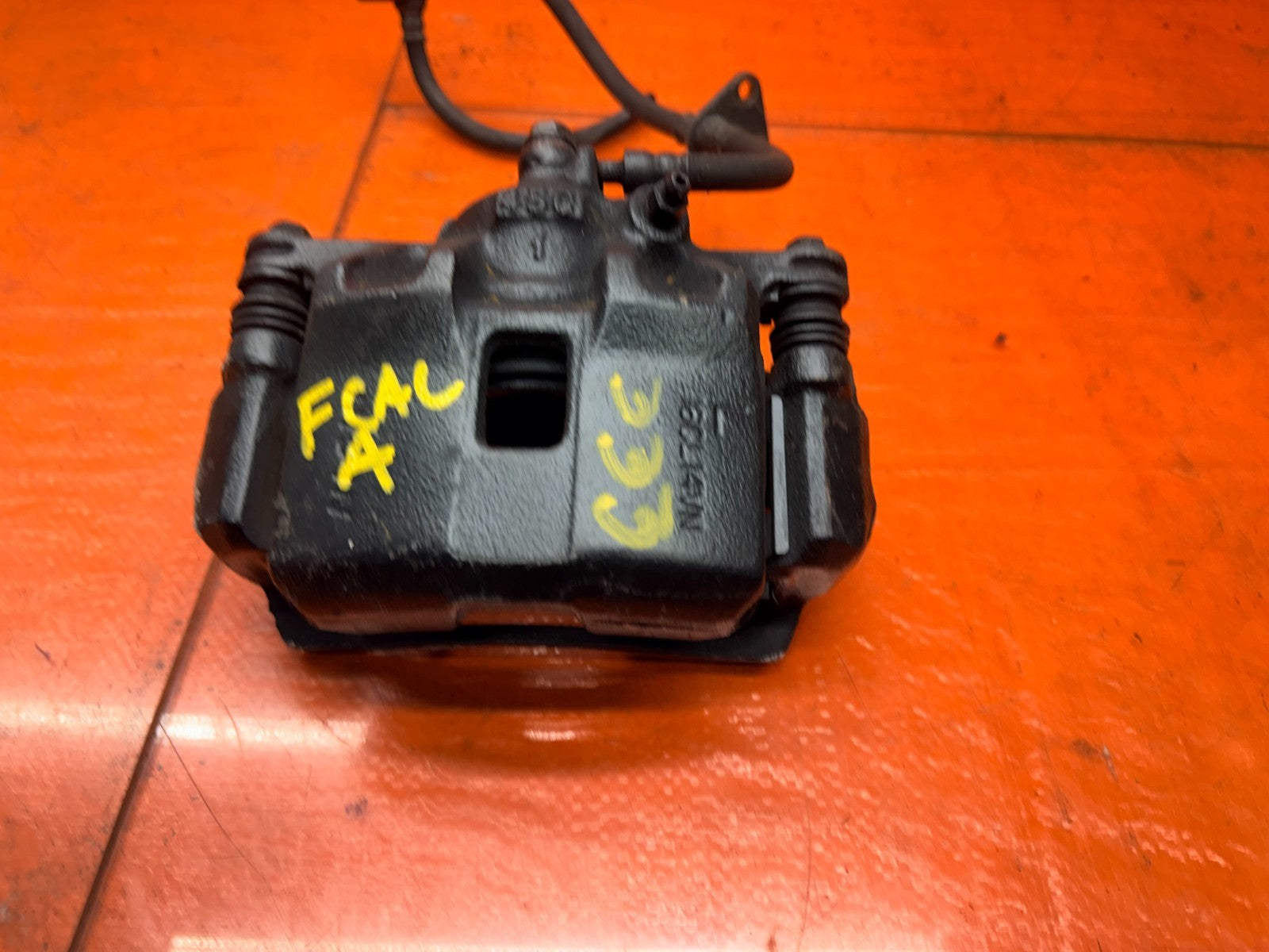 92 95 HONDA CIVIC 1.6L DRIVER LEFT FRONT BRAKE CALIPER WITH BRACKET OEM #33311