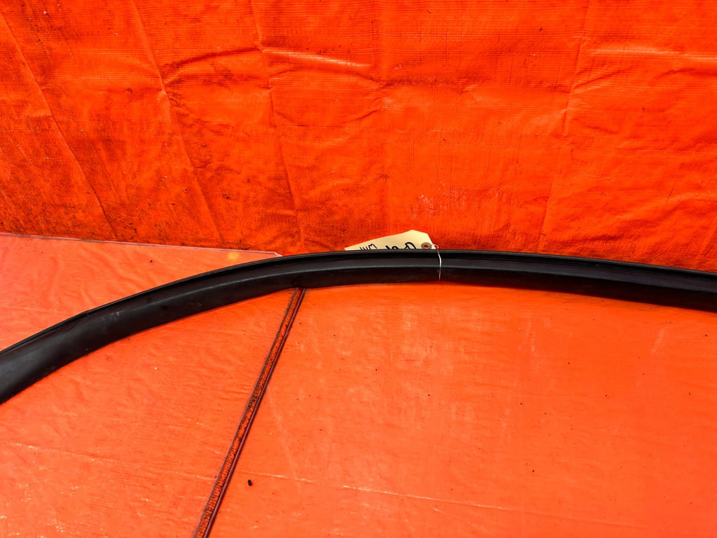 10 16 HYUNDAI GENESIS COUPE   DRIVER LEFT DOOR UPPER WEATHER STRIP SEAL OEM #3265