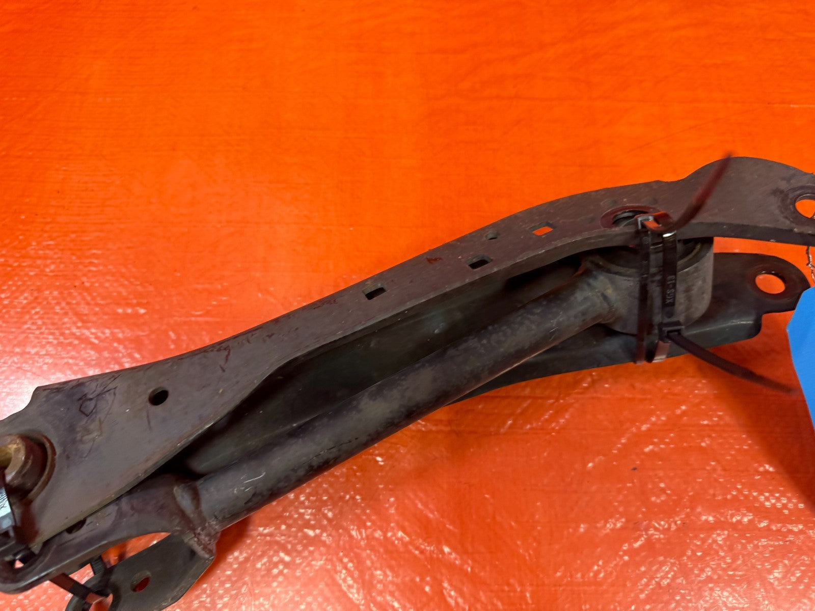 13 16 HYUNDAI GENESIS COUPE   PASSENGER RIGHT REAR CONTROL ARMS   SET OF 2 3107