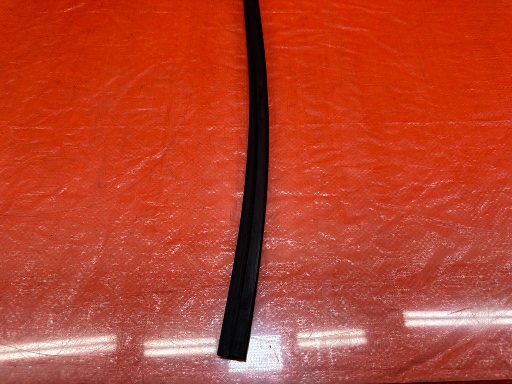 04 08 ACURA TSX   DRIVER LEFT REAR WINDOW GLASS RUN CHANNEL   OEM #2058
