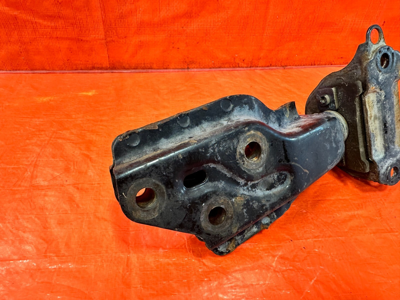 96 01 INTEGRA   B SERIES B16 B18 B20 MANUAL TRANSMISSION BRACKET W/ MOUNT OEM 749