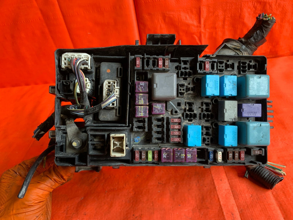 OEM 2007 07 TOYOTA TACOMA 2.7L BASE   ENGINE BAY UNDER THE HOOD FUSE BOX PANEL5